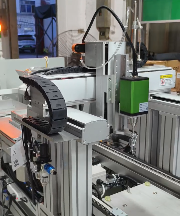 在线锁螺丝机 精准定位